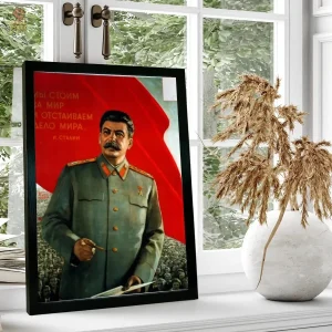Affiche communiste avec Stalin et discours, main levée