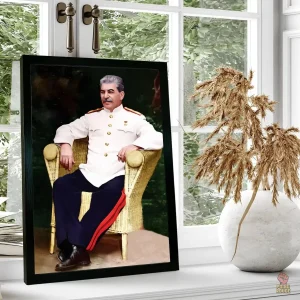 Affiche de Joseph Staline assis dans un fauteuil en osier