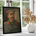 Affiche portrait de Stalin avec casquette et uniforme