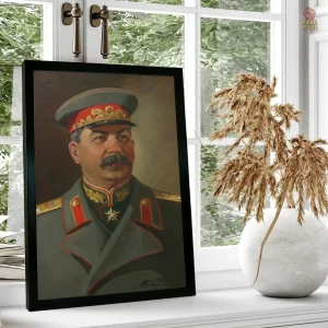 Affiche portrait de Stalin avec casquette et uniforme