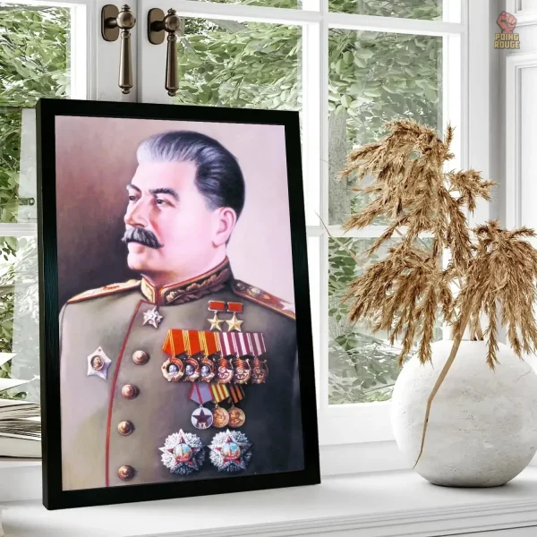 affiche-stalin-profil-medailles-uniforme-vert-classique-1 Affiche Stalin avec médailles et uniforme vert classique