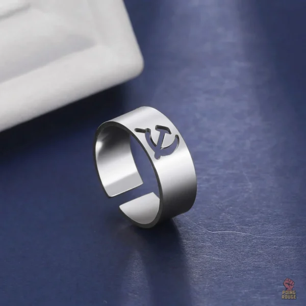 Accessoire communiste : bague ajourée en acier