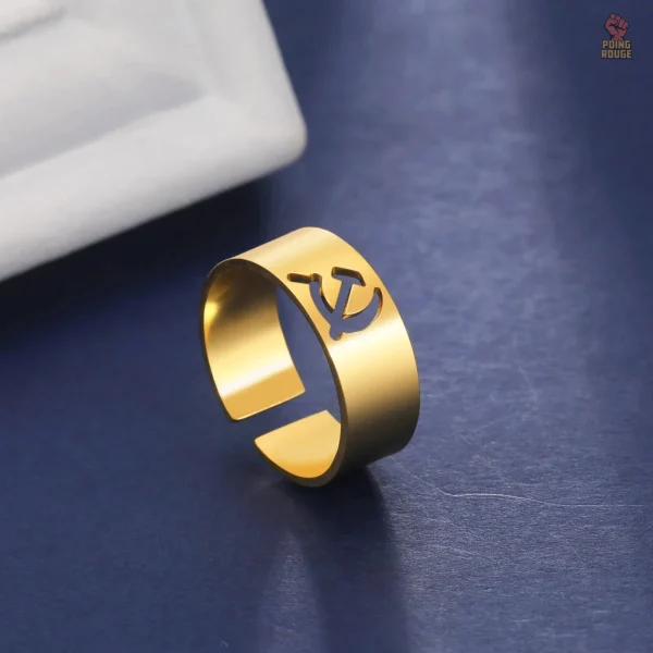 Bague faucille marteau, un hommage au style soviétique