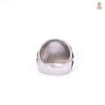 Bague affichant un visage iconique révolutionnaire