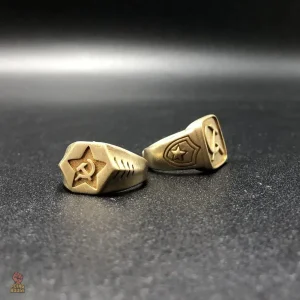 Bague communiste à motif faucille et marteau