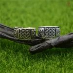 Bague Svarog en or, design nœud élégant