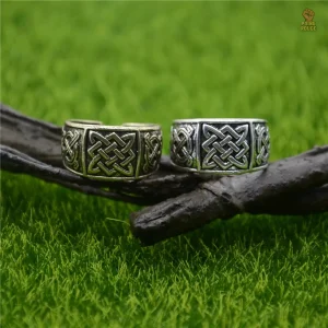 Bague Svarog en or, design nœud élégant