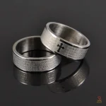 Bague communiste en acier avec inscription religieuse