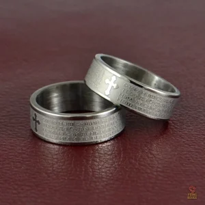 Bijou en acier gravé, symbole de foi et d'engagement