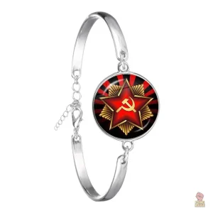Accessoire élégant inspiré par l'idéologie communiste, étoile rouge