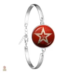 Bracelet rouge à étoile, accessoire communiste distinctif