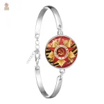 Bracelet inspiré du communisme et de l'histoire militaire