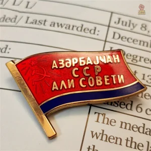 Broche vintage drapeau RSS Azerbaïdjan émaillé