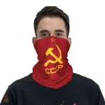 Accessoire communiste en jaune, motif marteau et faucille