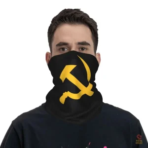 Accessoire noir avec symbole communiste, design marteau et faucille