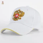 Accessoire tendance avec motif brodé, style communiste élégant