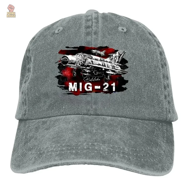 Casquette URSS avec graphisme coloré représentant l'aviation
