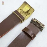 Boucle en laiton sur ceinture en cuir inspirée du soviétique