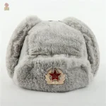 Chapeau traditionnel avec motif patriotique