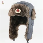 Accessoire d'hiver inspiré du style communiste