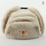 Ushanka en fourrure avec détails historiques