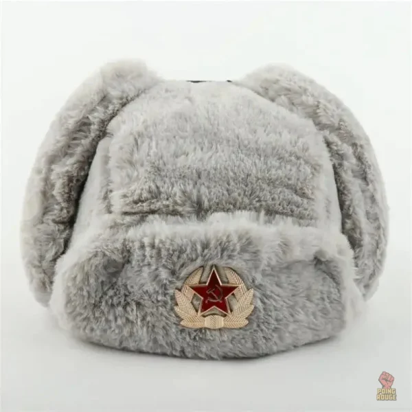Chapeau d'hiver soviétique brodé