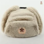 Chapeau en fourrure brodé soviétique