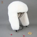 Chapeau d'hiver léger inspiré de l'URSS