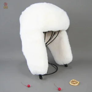 Chapeau d'hiver léger inspiré de l'URSS