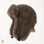 Chapka en fourrure, style inspiré par l'armée