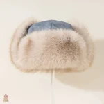 Ushanka multicolore inspirée du design militaire soviétique