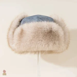 Ushanka multicolore inspirée du design militaire soviétique