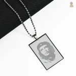 Collier acier avec symbole révolutionnaire