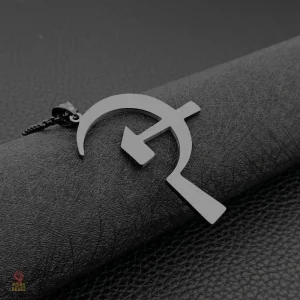 Pendentif communiste noir avec symbole faucille et marteau
