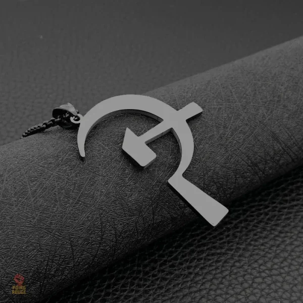 Pendentif communiste noir avec symbole faucille et marteau