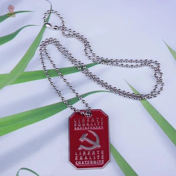 Bijou vintage inspiré de l'URSS avec couleur rouge