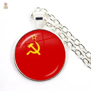 Pendentif badge drapeau URSS faucille rouge
