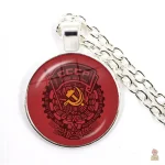 Pendentif badge communiste avec portraits de Marx et Lénine