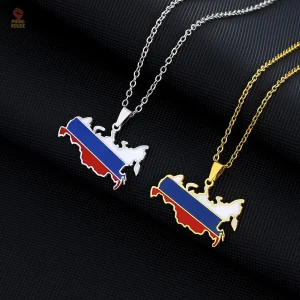 Collier pendentif carte de Russie en acier avec drapeau or