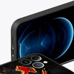 Coque rouge inspirée par le communisme
