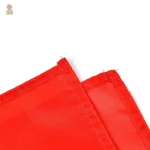 Drapeau communiste emblématique avec symbole de la faucille