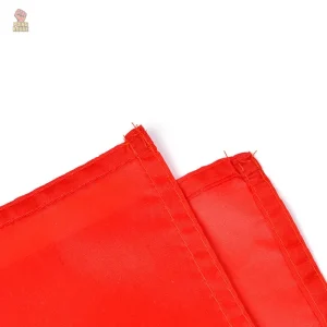Drapeau communiste emblématique avec symbole de la faucille