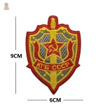 Ecusson rond 5 cm CCCP fond rouge bordure jaune
