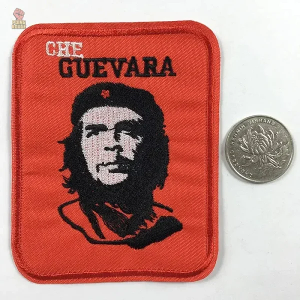 Che Guevara en rouge sur écusson noir, dimensions 6x9cm
