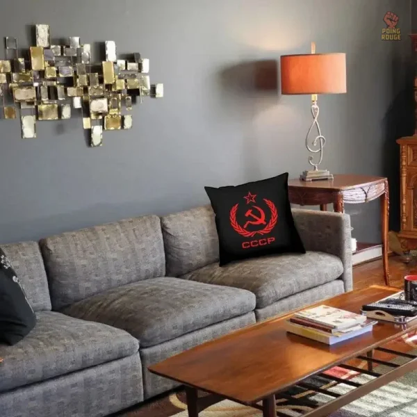 Coussin CCCP or sur rouge, symbole du communisme