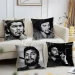Coussin Che Guevara avec cigare sur fond sombre