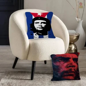 Coussin Che Guevara avec fond rouge foncé