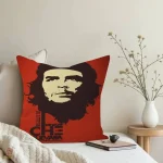 Coussin avec portrait de Che Guevara sur fond rouge