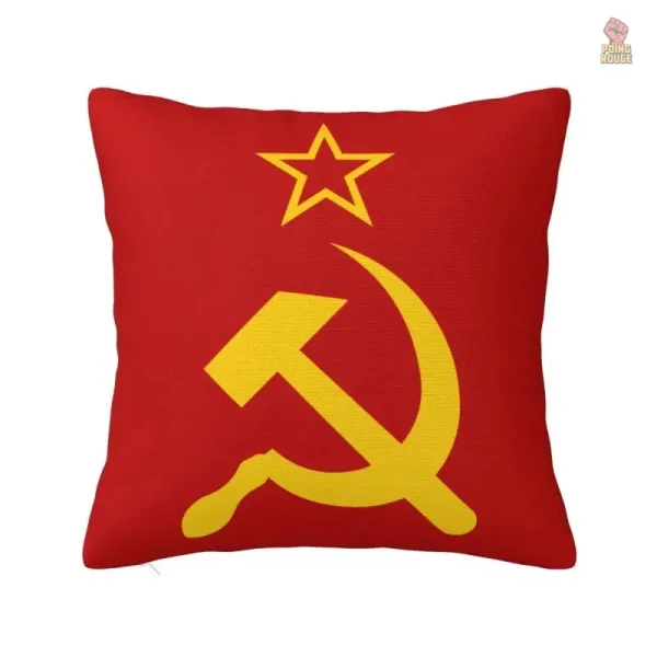 Coussin avec faucille et marteau sur fond rouge