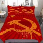 Motif distinctif de faucille et marteau sur tissu rouge